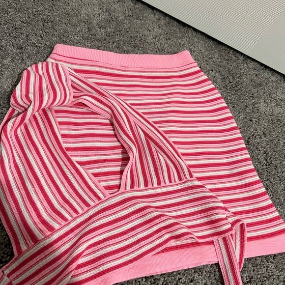 Dresses & Skirts - Women 2 Piece Y2K Knitted Halter V-neck Crop Top + Bodycon Stripe Skirt Set